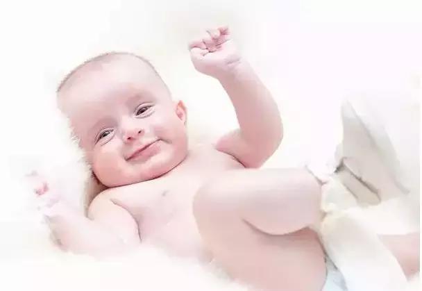 纸尿裤漏尿是因为宝宝瘦吗,纸尿裤漏屎是宝宝肚子不好吗