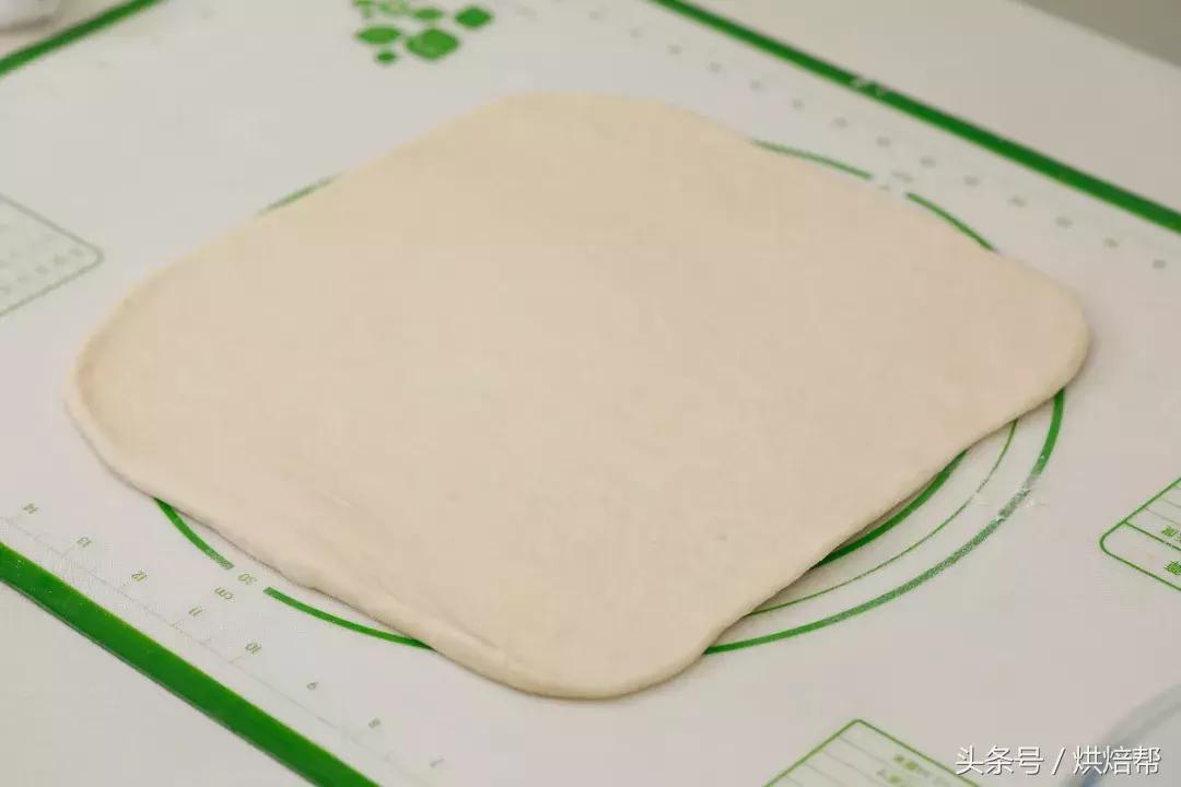 做出来的面包大部分都好看,这款面包真好吃做法简单造型别致