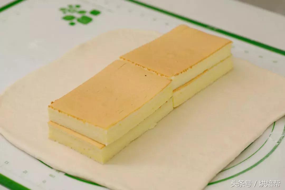 做出来的面包大部分都好看,这款面包真好吃做法简单造型别致