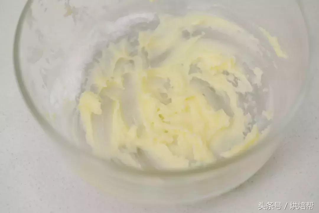 做出来的面包大部分都好看,这款面包真好吃做法简单造型别致