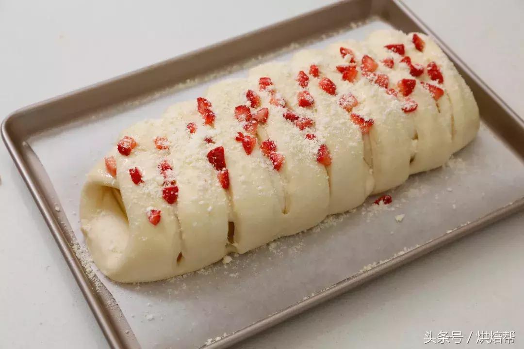 做出来的面包大部分都好看,这款面包真好吃做法简单造型别致