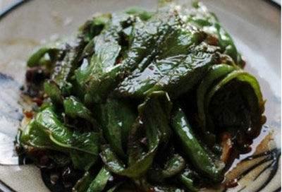 做“擂辣椒”时，用锅蒸还是用火烤？很多人都做错了，难怪不好吃