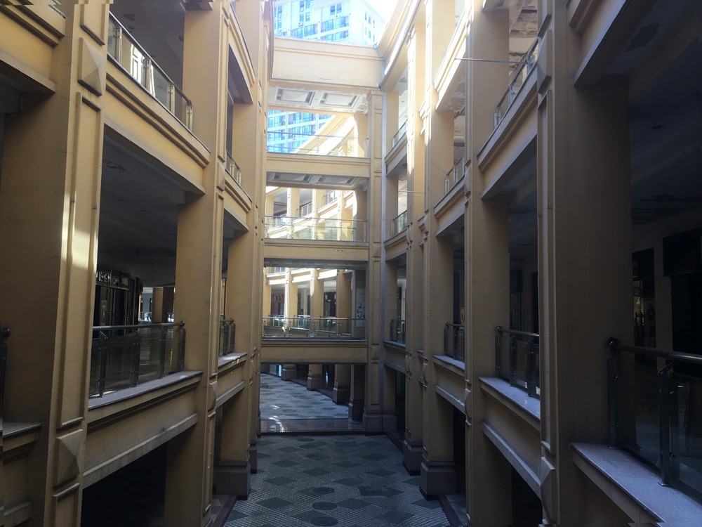 商铺空置商户关门合肥明发商业广场人气爆冷现状堪忧