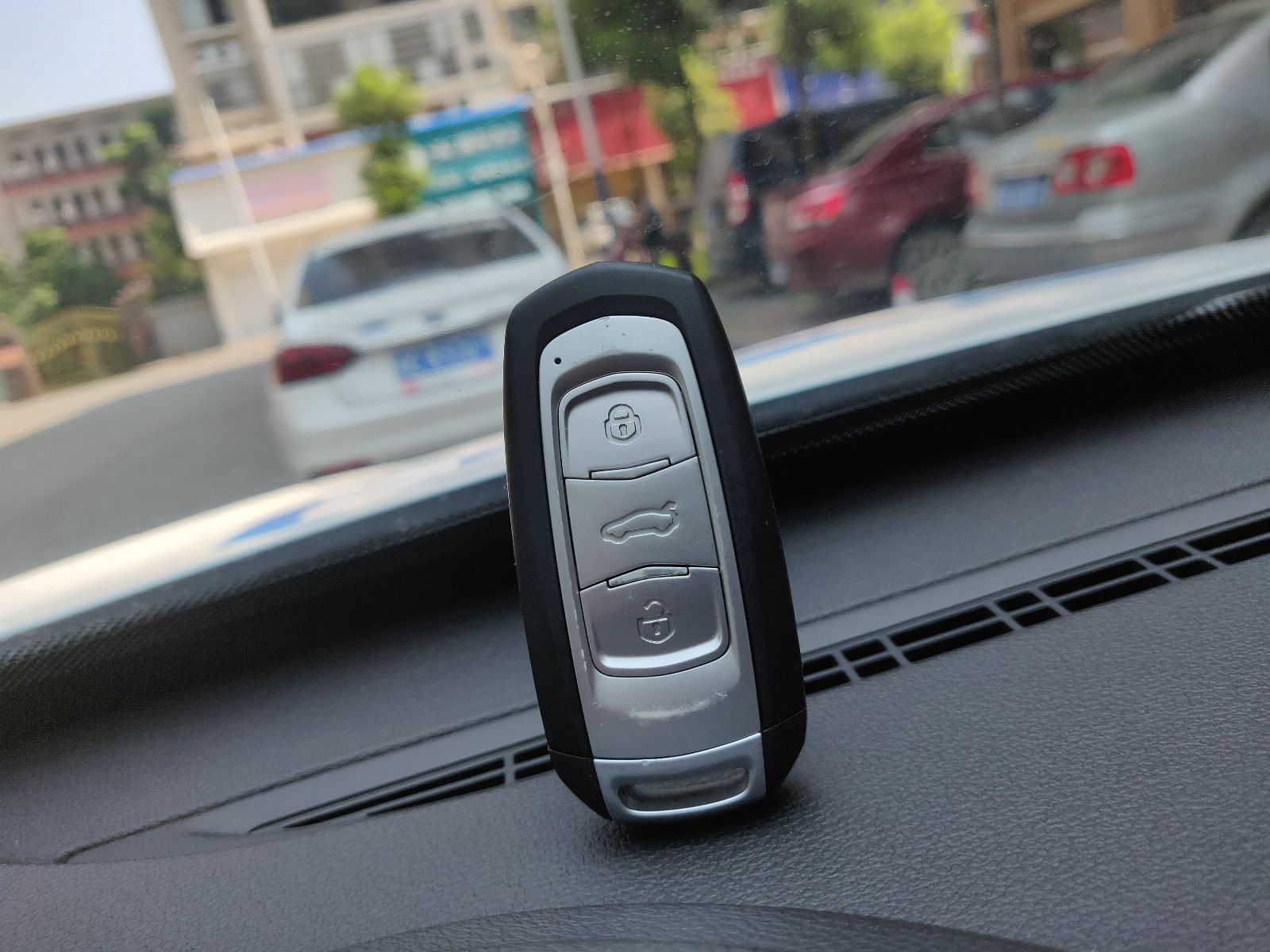 吉利博越l和瑞虎8pro哪个操控性好,吉利博越开几年后车主感受