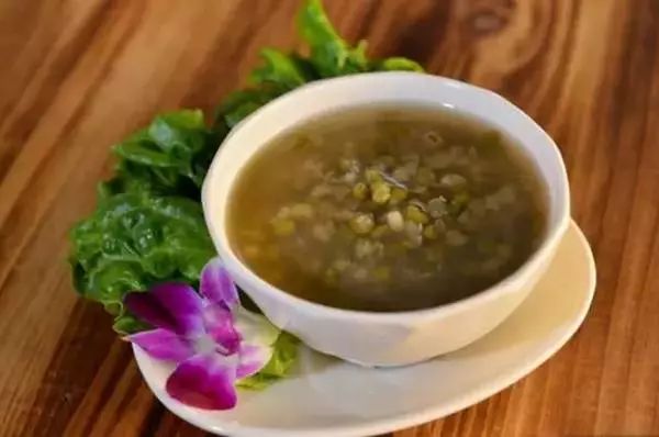 夏天中暑最快解决方法喝什么,夏天中暑怎样快速解决