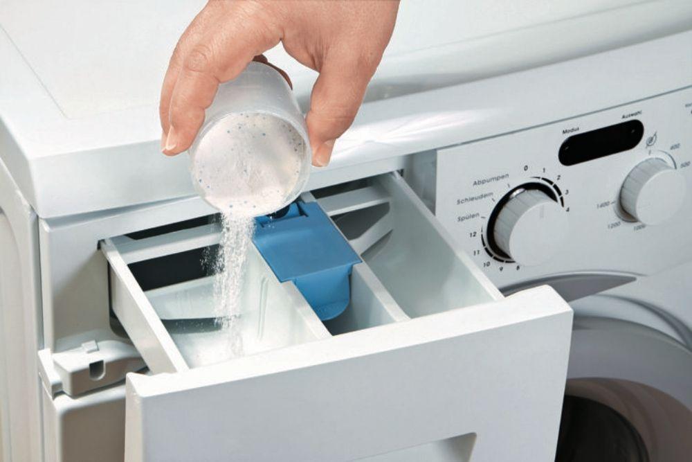 如何去除衣物霉味小妙招,潮湿衣服捂臭怎么除味