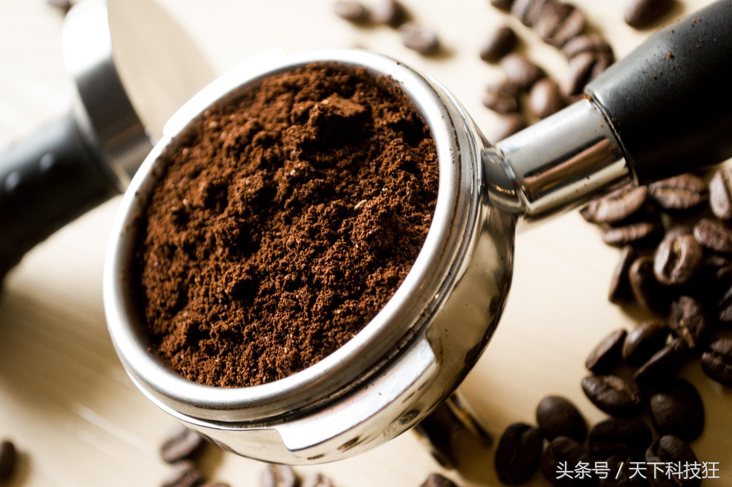 流量担当、有颜有料的咖啡之翼小小翼，重新定义“新式茶饮”