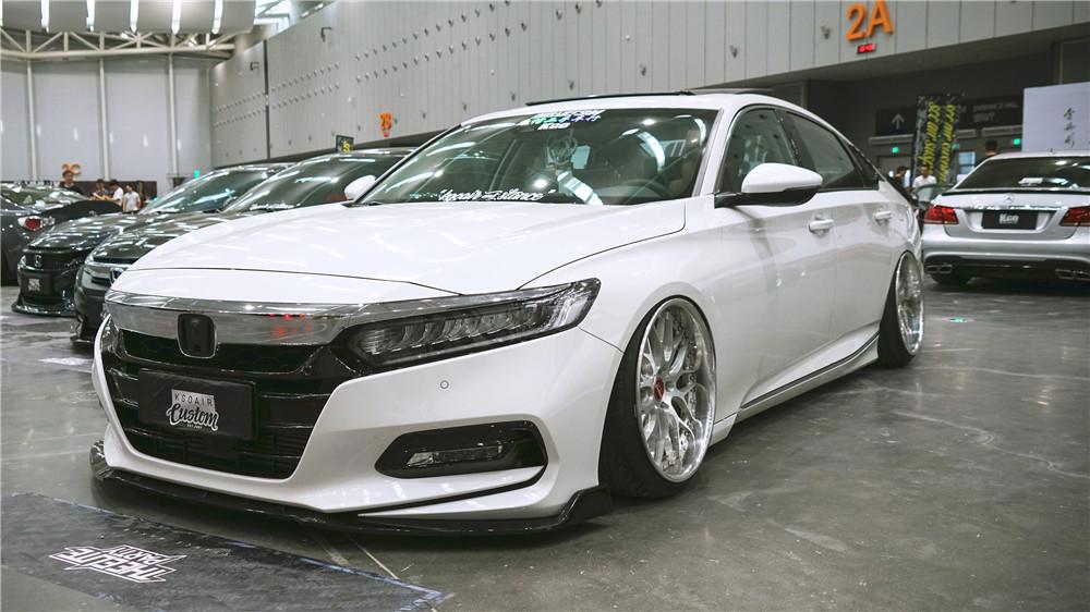 本田10代雅阁国内首改,花费7万将车打造成精品姿态!