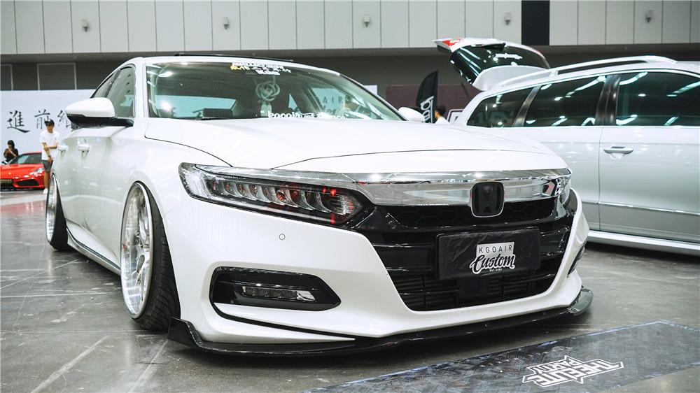 本田10代雅阁国内首改,花费7万将车打造成精品姿态!