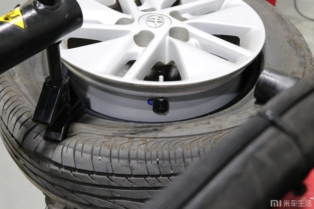 70迈胎压监测安装视频,70迈胎压监测仪使用说明书