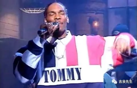 让时装变得民主化,他一直在这么做