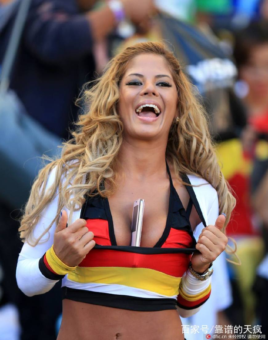 足球界最热最美的女球迷,足球赛场那些高颜值美女球迷瞬间