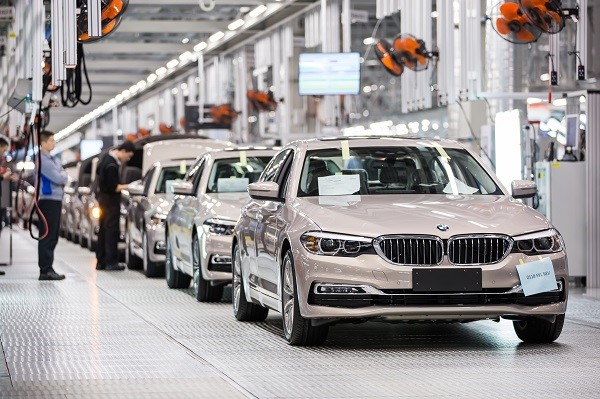 都在说新能源汽车并线生产可谁能像宝马这么智能化？