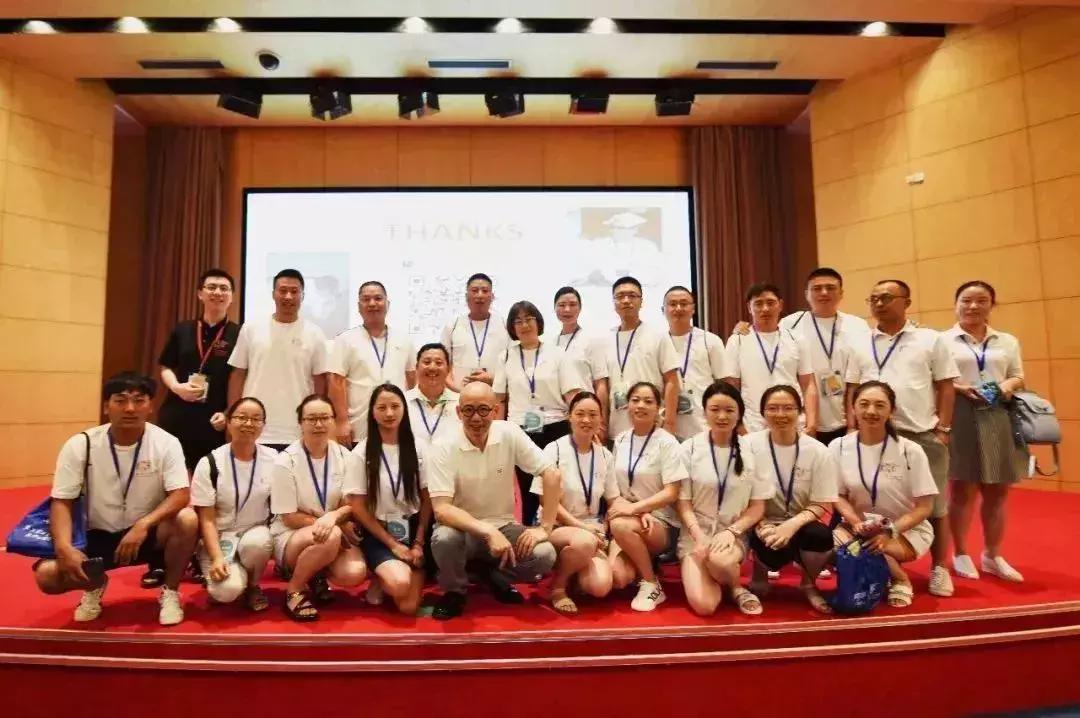 唤醒你心中的巨人的书,读《唤醒心中的巨人》