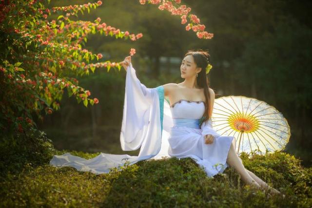 白朴的四首《天净沙》小令,文采隽永,写尽了春夏秋冬之美!