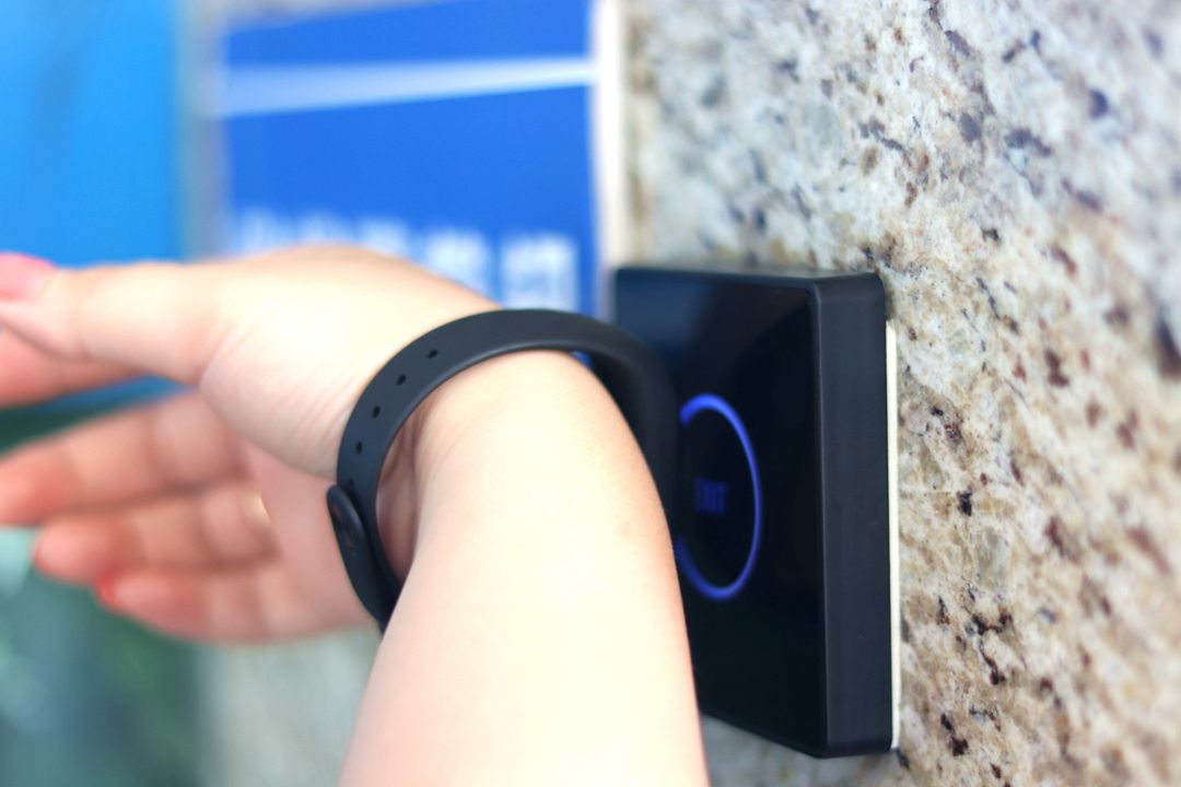 黑加手环1snfc版怎么复制门卡,黑加手环公交卡