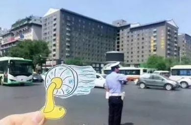 盛夏送清凉，温暖交警心