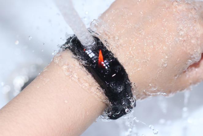 黑科技大彩屏智能手环,智能手环的门禁功能怎么设置