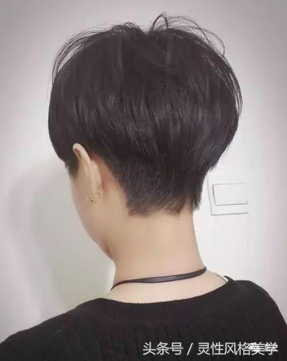 适合圆脸女生露耳朵短发发型,头发少适合的露耳短发发型