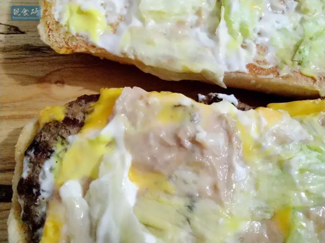 时隔一个月的汉堡王新品测评，双双成叕烤牛堡味道如何？