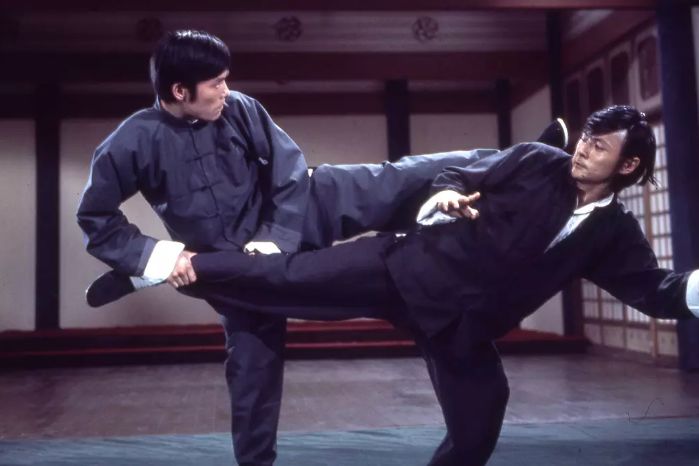 成龙林正英洪金宝一起走路的电影,洪金宝林正英合作的经典影片