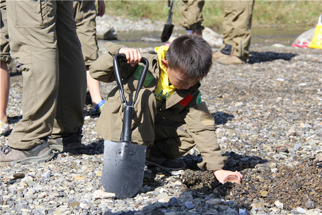 撒泼打滚爱哭的宝宝怎么治,孩子撒泼打滚发脾气怎么办