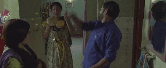 小姑娘跟妈妈争宠,小姑娘跟妈妈争老公