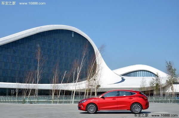 长安逸动xt两厢车16款值得购买吗,长安两厢车逸动xt测评