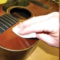 吉他琴体脏了用什么擦,吉他清理和保养琴体