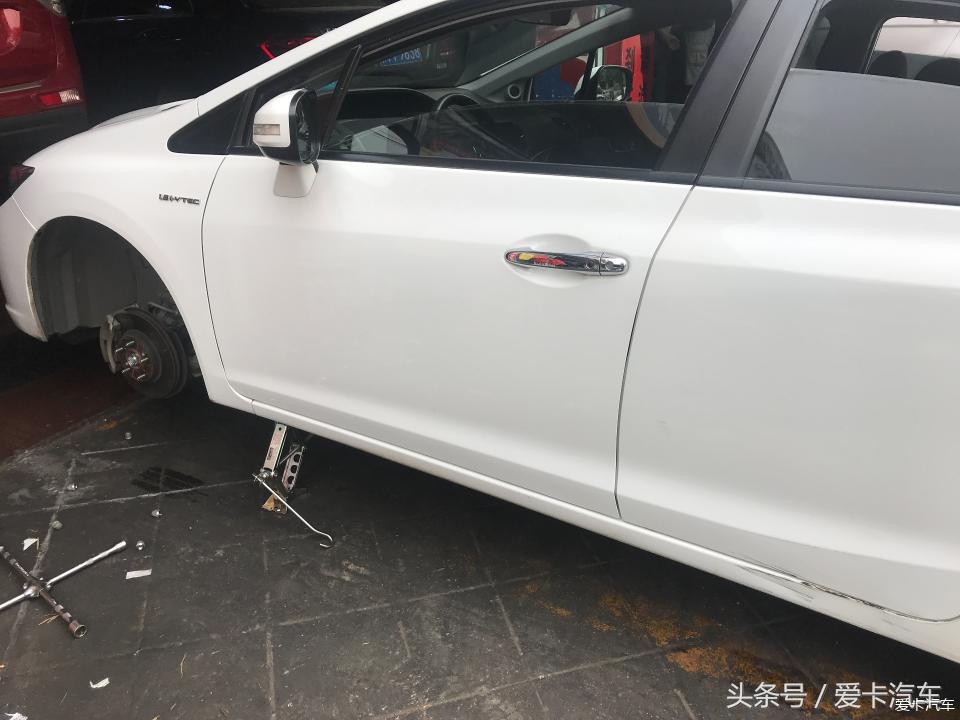 三菱欧蓝德19款的怎么换胎,欧蓝德质保期内轮胎是否免费更换