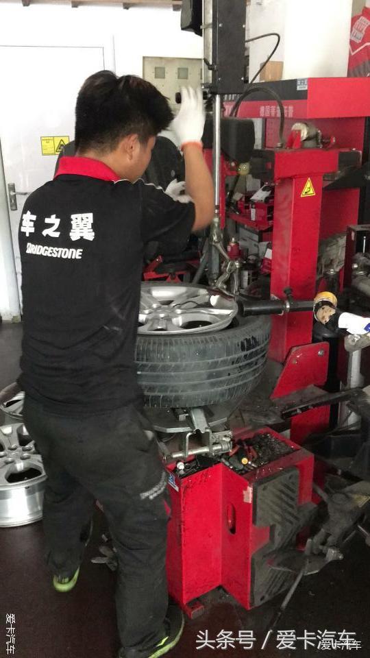 三菱欧蓝德19款的怎么换胎,欧蓝德质保期内轮胎是否免费更换