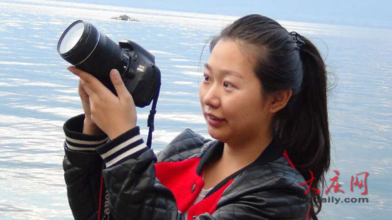 一架单反相机一台电脑90后女孩用影像记录生活