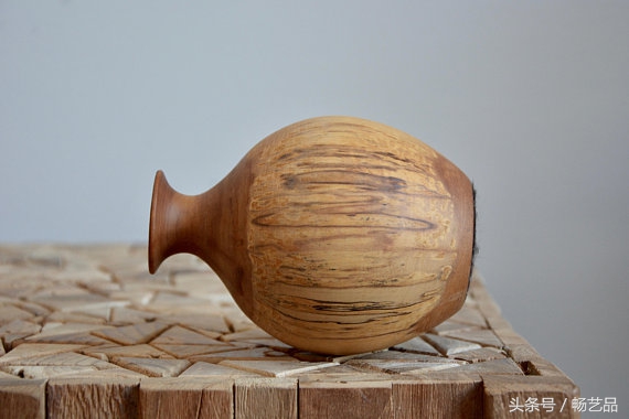 花瓶陶瓷复古怀旧手工大的,现代仿古木雕花瓶图片大全