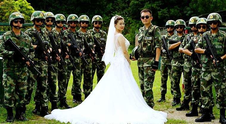 男朋友是军人，当一名军嫂是什么体验？这两位女人的回答截然相反