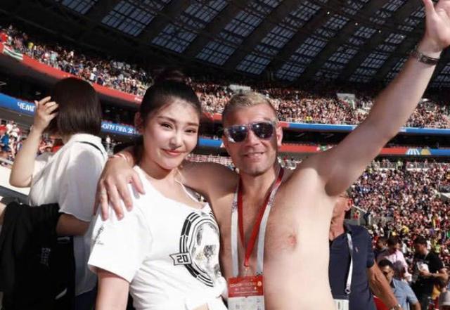 西虹市首富特写的女生,西虹市首富脱衣服