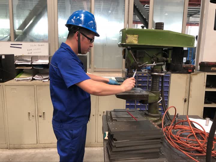 中天科技高温送清凉致敬酷暑中的坚守