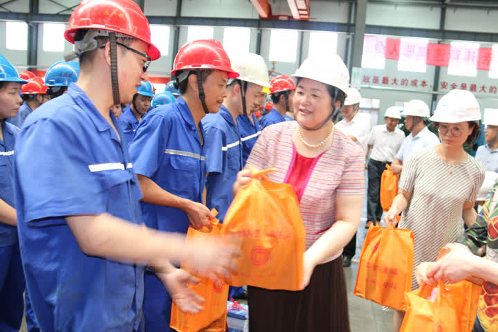 中天科技高温送清凉致敬酷暑中的坚守