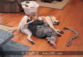 密密麻麻的红痱都爬满了孩子的整个身体，但为什么不能用痱子粉？