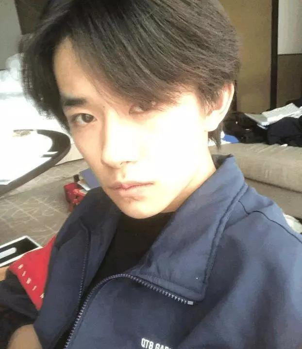 易烊千玺奇思妙想,易烊千玺脑洞清奇神回复