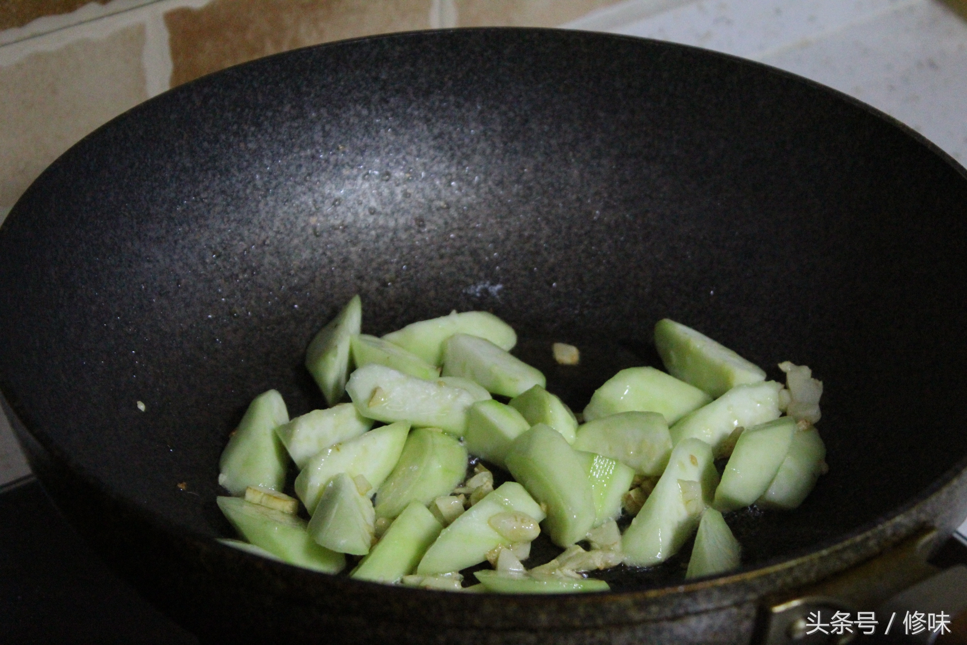 剩下的油条怎么做才能好吃,剩油条怎么做来吃