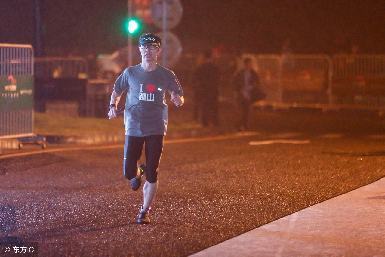 夜跑中暑,为啥中暑