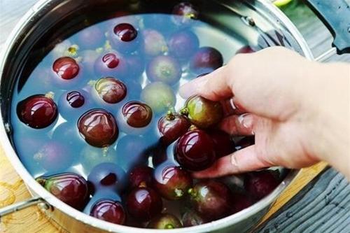 自制葡萄酒长白膜还能喝吗,自制葡萄酒可以煮沸杀菌吗