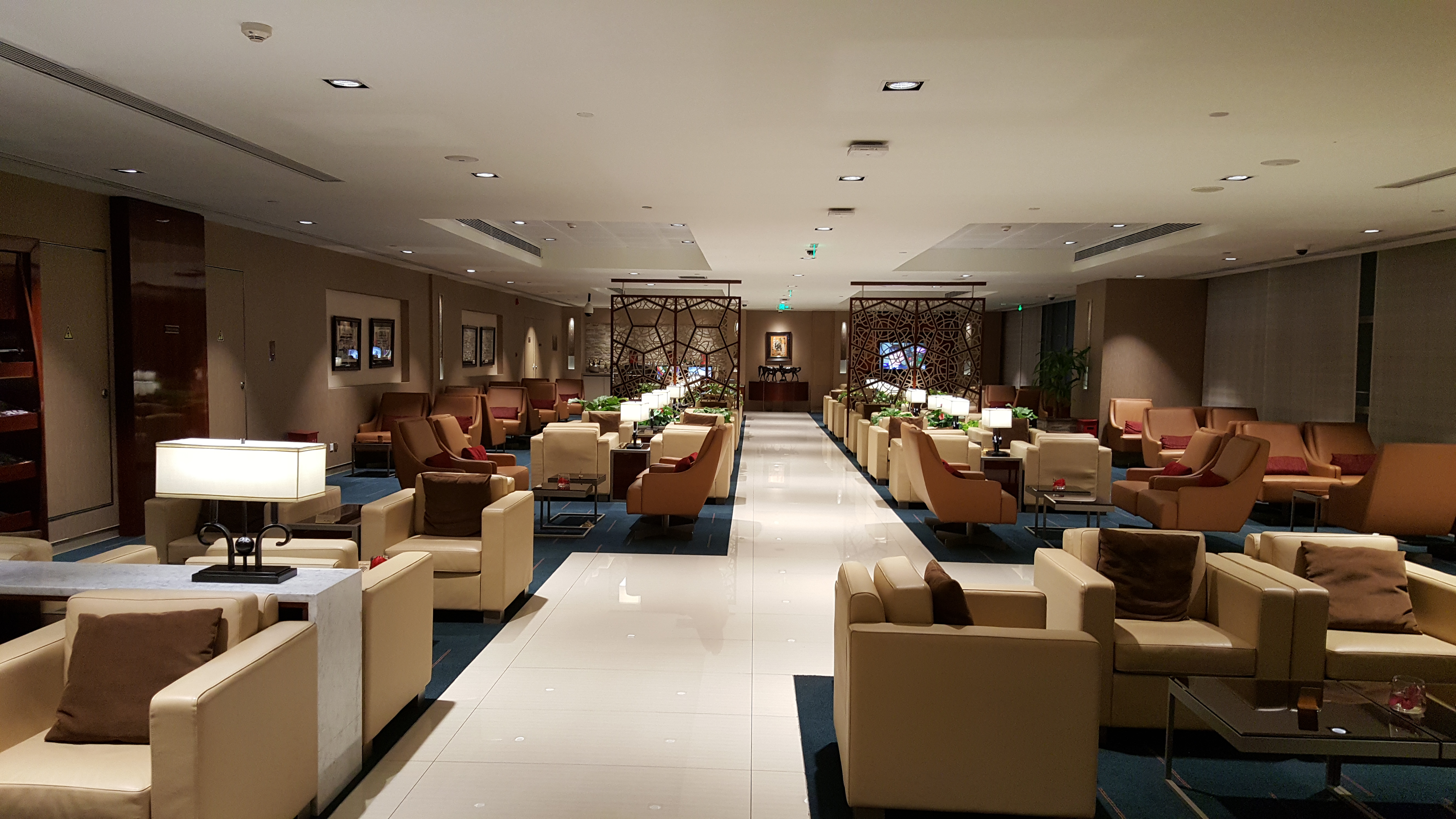 阿联酋航空香港飞曼谷a380商务舱 (阿联酋航空公务舱和商务舱区别)