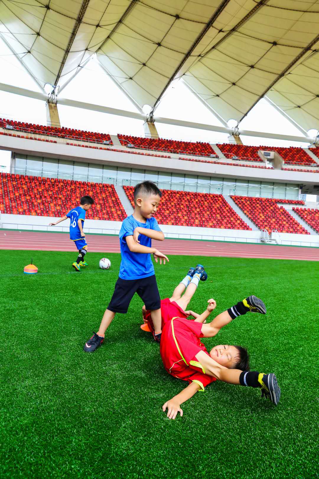 童趣夏天视频,熊孩子的调皮日常夏天