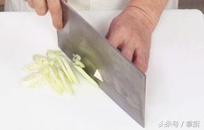 东北葱爆牛肉的正确做法,老东北美食葱爆肉片