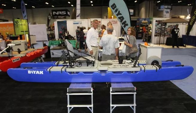 不要再愁着买车了,买艘最新的皮划艇去自由钓鱼