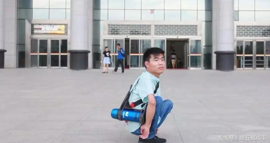 商丘小伙从乞丐到大学生，身残志坚，热心公益事业，立志考研