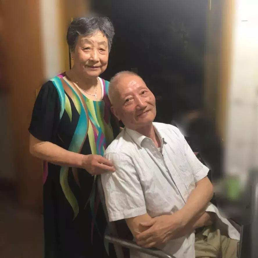 80岁老爷爷玩王者游戏,83岁游戏老爷爷