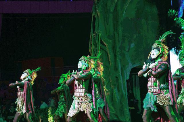 黄渤路演时间表,黄渤现身双手插兜