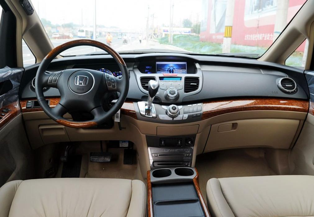 奥德赛mpv老款,2万想买10年本田奥德赛七座mpv